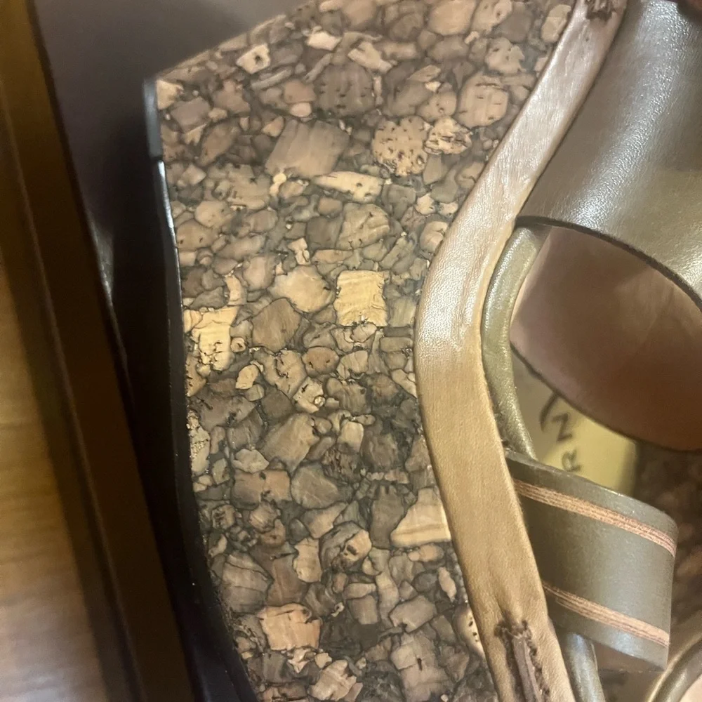 Modern Vintage Olive Green Cork Wedges Women’s Size 8.5 NEW